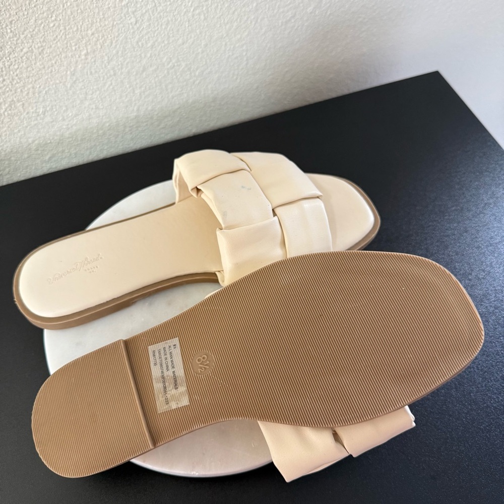 Universal Thread Brand New Ivory Basic Slide Sand… - image 6